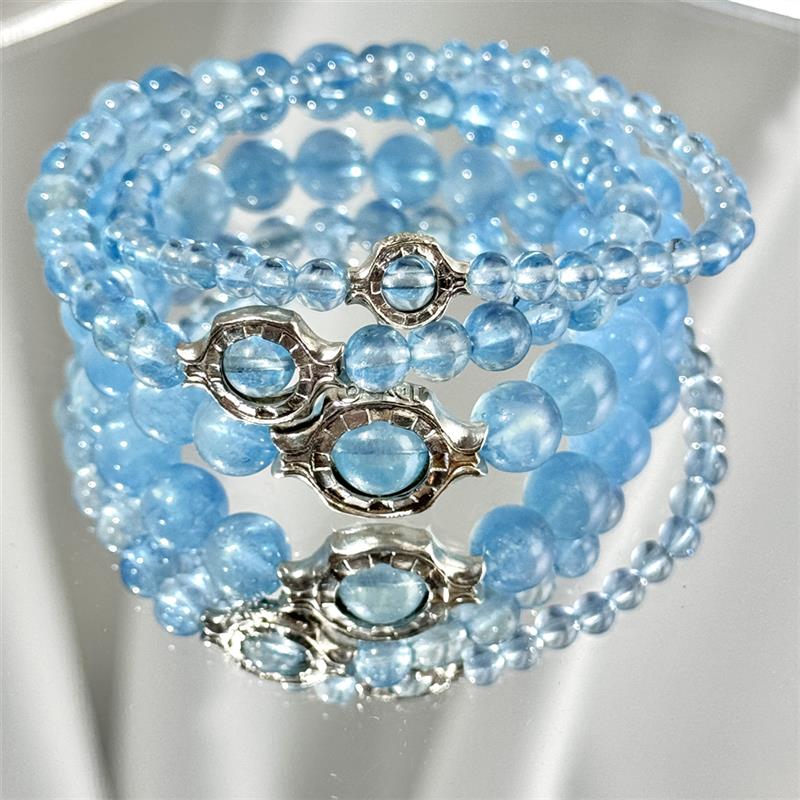 Ice-type Aquamarine Beaded Bracelet