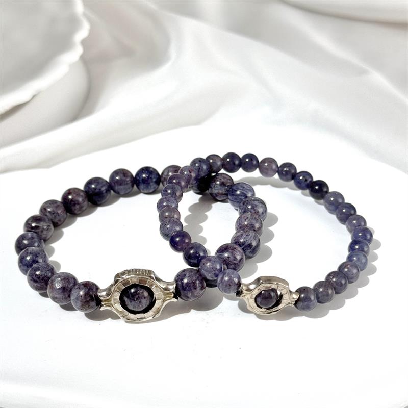 Bracelet En Perles D'iolite Saignante