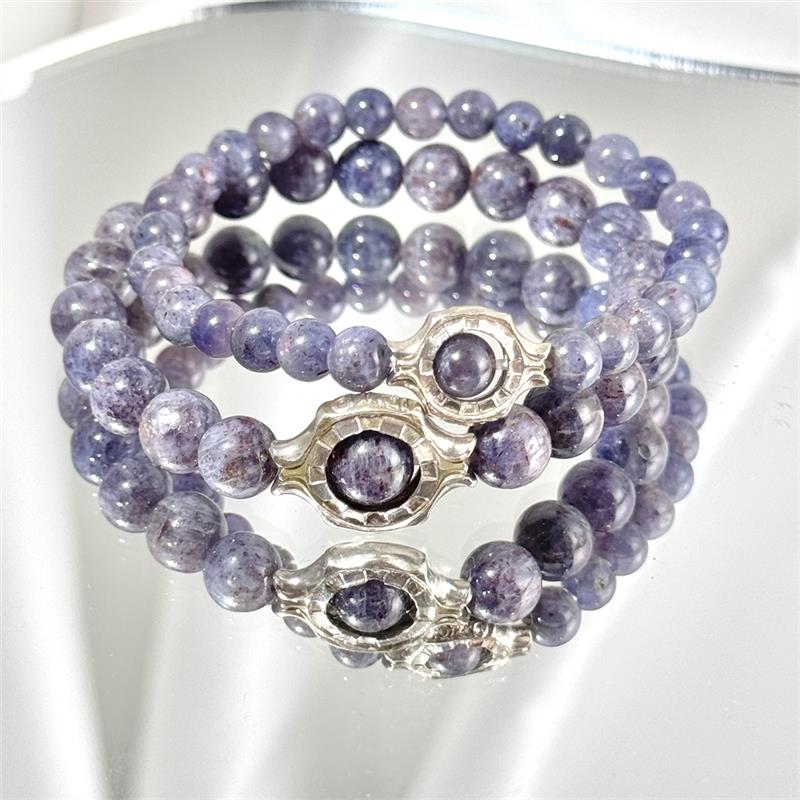 Bracelet En Perles D'iolite Saignante