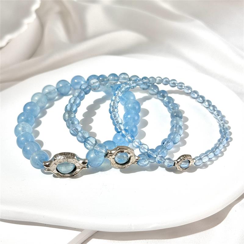 Ice-type Aquamarine Beaded Bracelet
